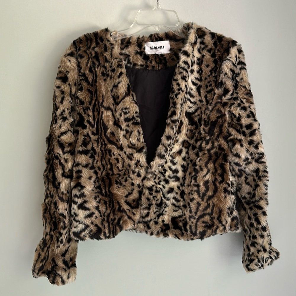 BB Dakota, women’s size Small, faux fur, leopard print cropped jacket